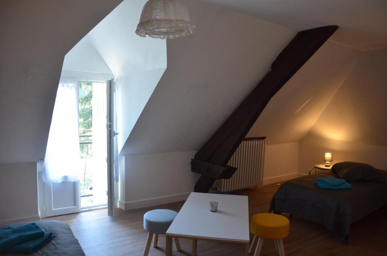 Gîte AU BORD DE L'EAU jusqu'à 8 personnes Chambon-sur-Voueize Esterno foto