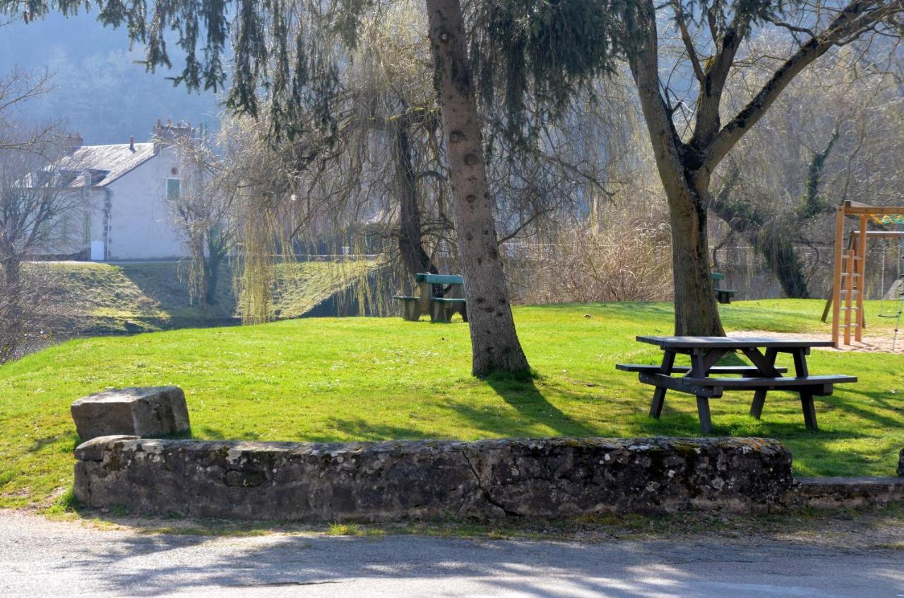 Gîte AU BORD DE L'EAU jusqu'à 8 personnes Chambon-sur-Voueize Esterno foto